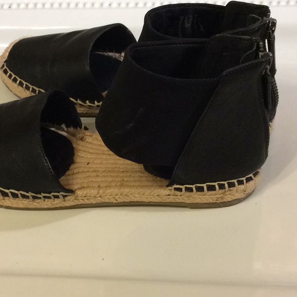 Eileen Fisher black leather flats - Picture 5 of 8